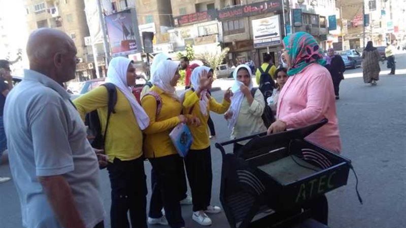 طلاب المدارس يشاركون