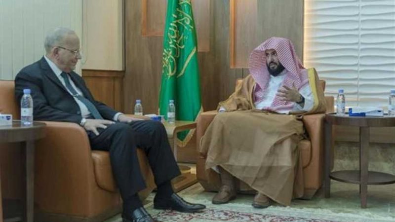 وزير العدل يوقع مع