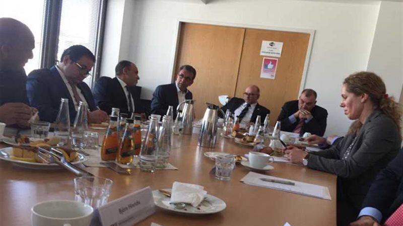 علاء عابد يلتقي بمجموعة