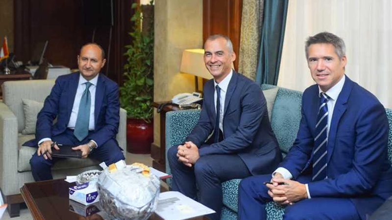 وزير التجارة يبحث