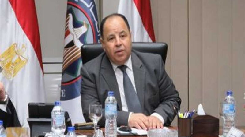 وزير المالية يلتقي