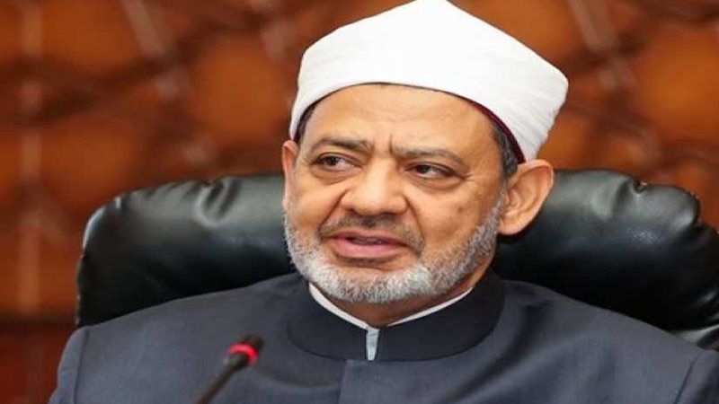 الإمام الأكبر يستهل