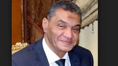 إصابة 8 بينهم طفلان في حادث بطريق 