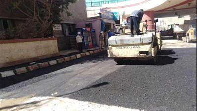 رفع كفاءة 8 شوارع بحي شرق أسيوط.. صور