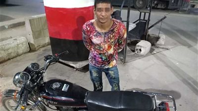 بلطجي الوايلي ثبّت عامل دليفري.. وسرق هاتف طالبة