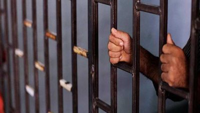 مسجل خطر يقتل عامل طعنًا في الصدر بالشرابية