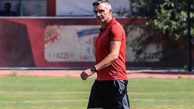 كارتيرون يعقد جلسة مع لاعبي الأهلي