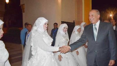 محافظ البحرالأحمر يشهد حفل زفاف جماعيًا لـ 22 عروسًا من الأيتام
