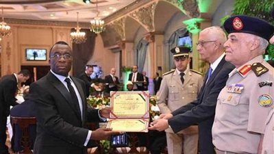 ختام دورات الدارسين الوافدين بالمنشآت والمعاهد التعليمية بالقوات المسلحة