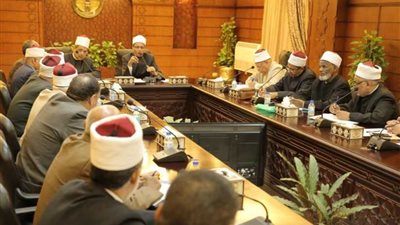 عباس: تفعيل الأنشطة الطلابية.. واستمرار تطبيق مبادرة 