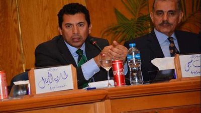 وزير الشباب من جامعة أسيوط يدعو الإعلام لزرع الأمل في النفوس.. صور