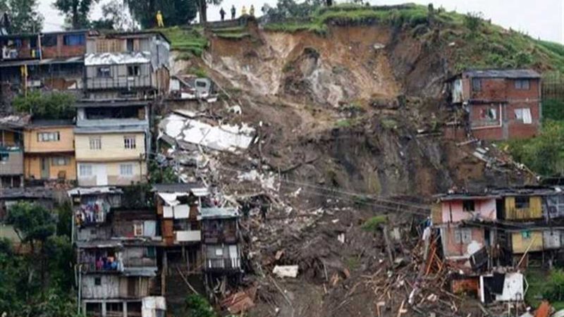 مقتل 31 شخصا في انهيار