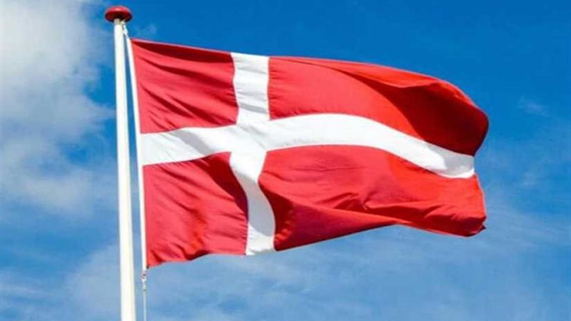 الدنمارك تمدد العمل