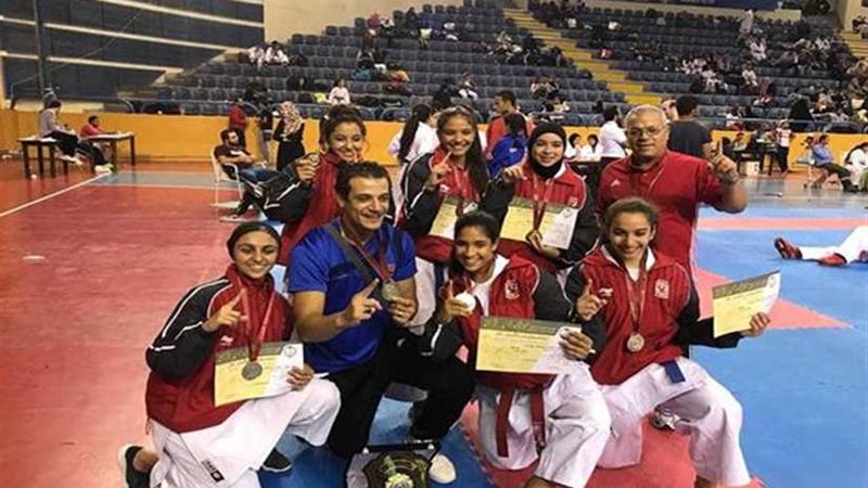 الأهلي يحرز درع ممتاز