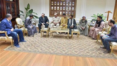 محافظ أسيوط يكرم البطل 