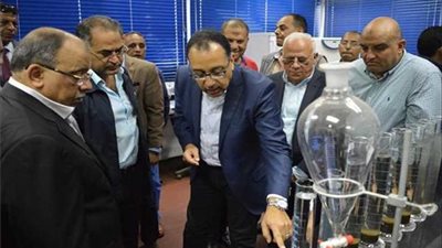 رئيس الوزراء يتفقد مجمع المعامل بهندسة بورسعيد