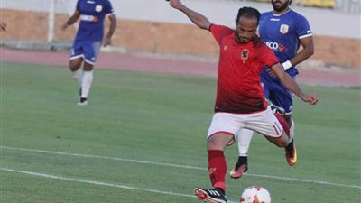 الأهلي يتقدم على الاتصالات بثلاثية في الشوط الأول