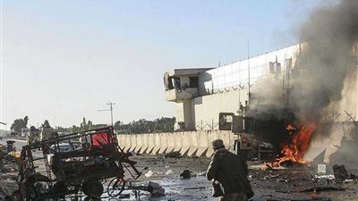 مصرع وإصابة 7 أشخاص جراء هجوم انتحاري قرب قاعدة أمريكية بأفغانستان