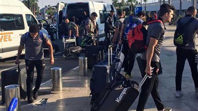 بعثة يد الاهلى تصل مطار محمد الخامس بالمغرب استعدادًا للسفر إلى أبيدجان