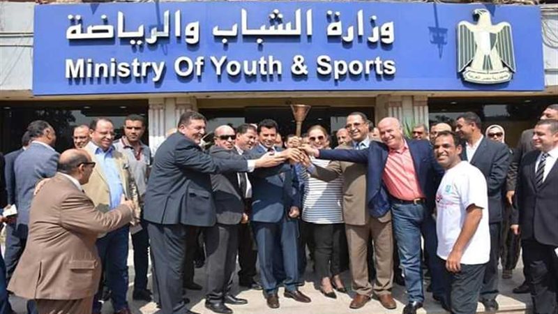 أشرف صبحي يطلق شعلة