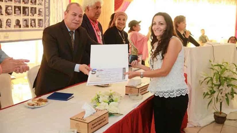 تكريم الفنانين المشاركين