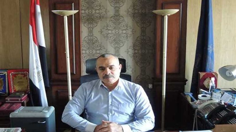 طالب يعتدي على مدير