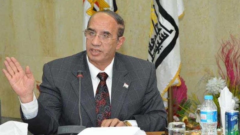 قراعة مشرفًا على