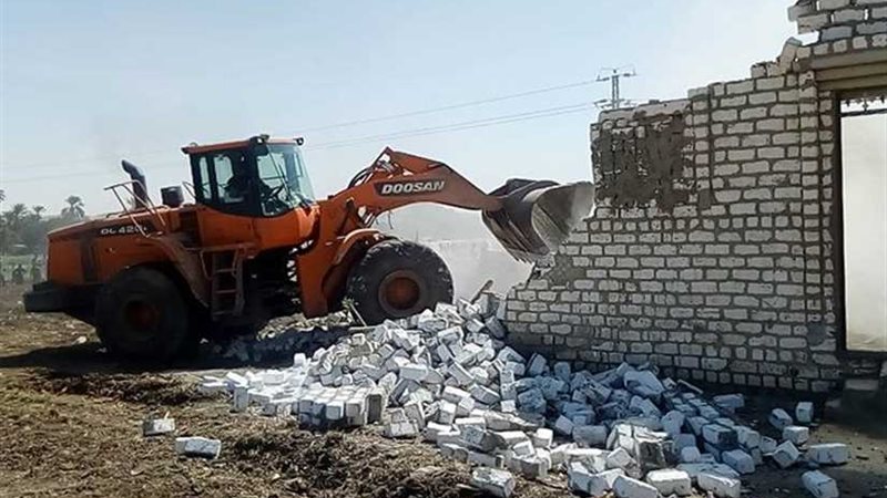 إزالة 16 حالة تعدى