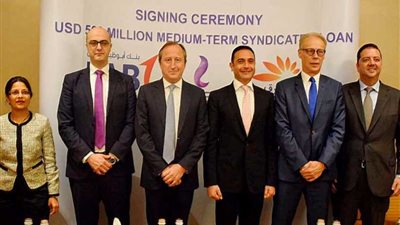 المصرية للاتصالات توقع على قرض مشترك بقيمة 500 مليون دولار