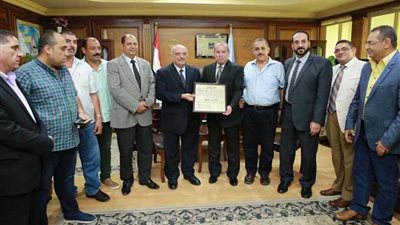 محافظ كفرالشيخ يناقش المشاركات المجتمعية والمشروعات التنموية