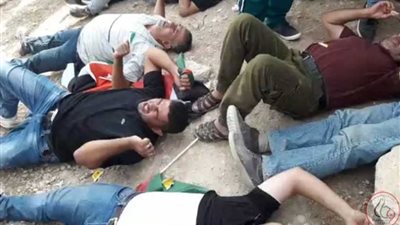 اصابة فلسطينيين بينهم الوزير عساف بالاختناق خلال قمع الاحتلال مسيرة الخان الاحمر