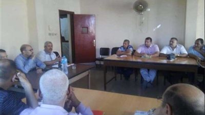 وكيل صحة أسيوط يلتقي بمديري المستشفيات لمتابعة خطة عمل حملة فيروس 