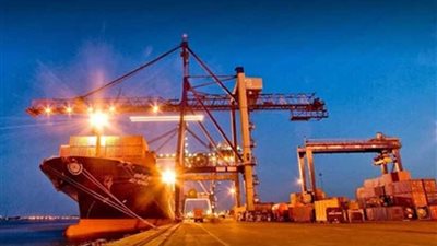 موانئ بورسعيد تستقبل 10 سفن