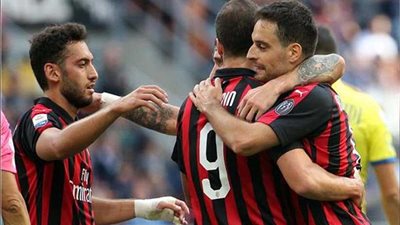 صحيفة إيطالية: ميلان مهدد بعقوبات قاسية بسبب العجز الكبير في ميزانيته