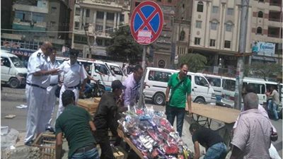 حملة مكبرة بجسر السويس وغلق جراجات ومحلات مخالفة
