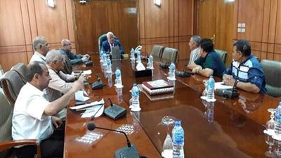 محافظ بورسعيد يتابع المشروعات التنموية