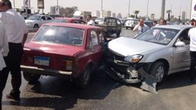 تصادم سيارتين وإصابة 2 بدائري المريوطية
