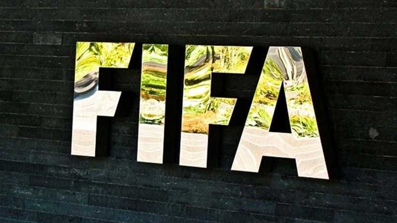 فيفا يعلن أسماء حكام