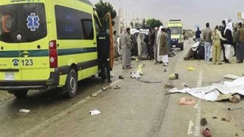 إصابة 10 أشخاص فى