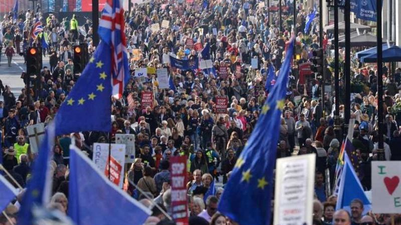 مظاهرة حاشدة ضد خروج