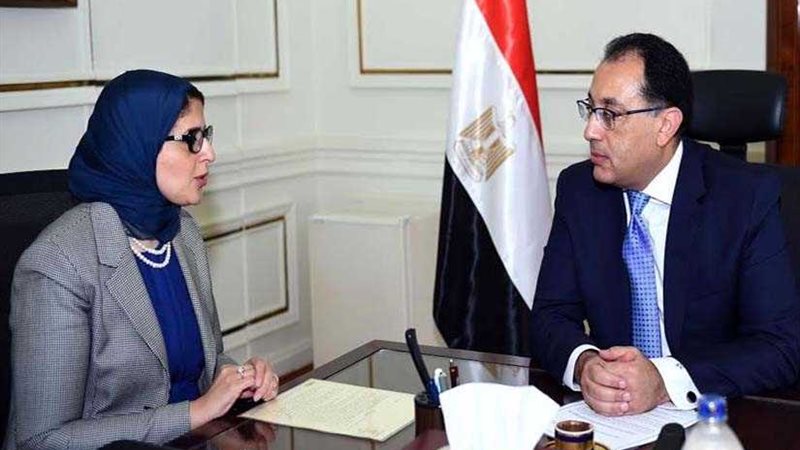 رئيس الوزراء يستعرض