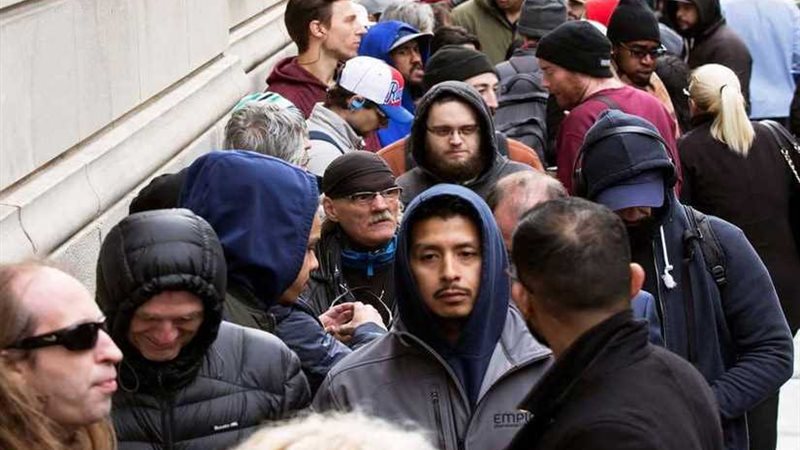 أزمة طوابير بعد تشريع