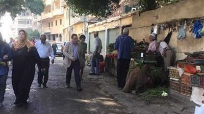 جولة لمحافظ الإسكندرية بالأسواق دون حراسة