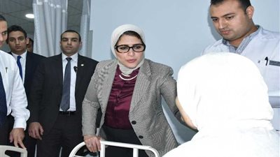 وزيرة الصحة ومحافظ أسيوط يتفقدان نقاط المسح الخاصة بمبادرة الرئيس للقضاء على فيروس 