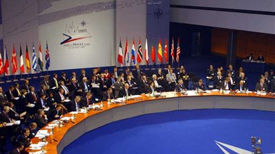 الناتو يحمل روسيا مسؤولية انسحاب الولايات المتحدة من المعاهدة النووية