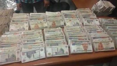 احباط محاولة تهريب 3 ملايين جنيه مصرى مع راكب بمطار القاهرة