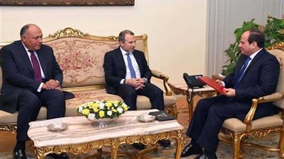 المتحدث الرئاسى : السيسي يتسلم دعوة من الرئيس اللبناني للمشاركة في القمة الاقتصادية العربية