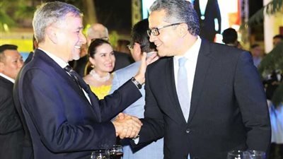 وزير الآثار يشارك 