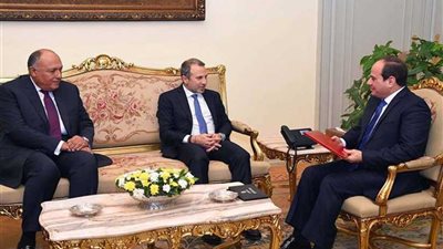 موجز الرابعة..نشاط رئاسى مكثف..والأهلى يصطدم بوفاق سطيف الليلة