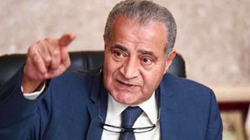 وزير التموين يضع